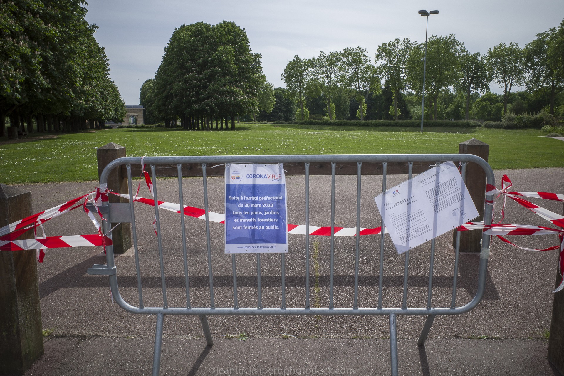 Interdit meme aux chiens bis
